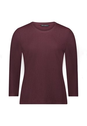 Bordowa bluzka z długim rękawem, okrągłym dekoltem, teksturowaną tkaniną i dopasowanym krojem. Prosty design bez widocznych ozdób.