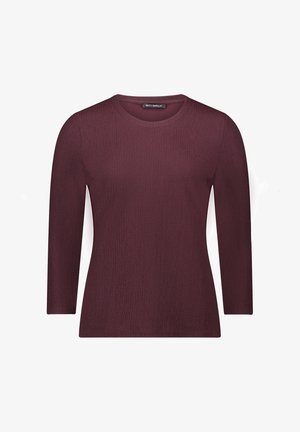 Bordowa bluzka z długim rękawem, okrągłym dekoltem, teksturowaną tkaniną i dopasowanym krojem. Prosty design bez widocznych ozdób.