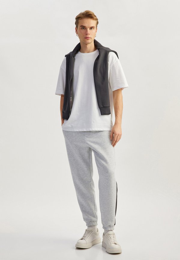 JOGGER - Jogginghose