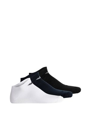 Tre paia di calzini a taglio basso in bianco, blu navy e nero, disposti uno accanto all'altro su sfondo bianco.