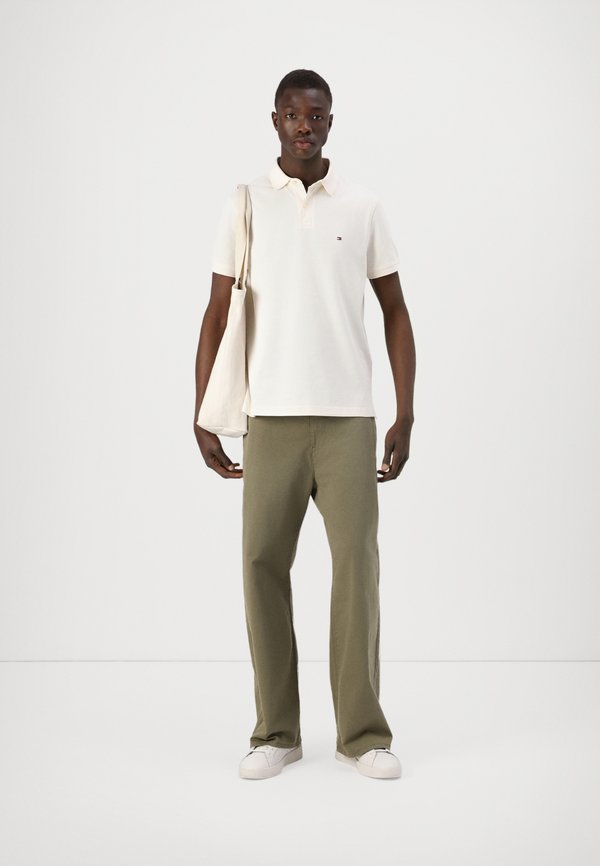 REGULAR - Polo shirt - ivory petal4