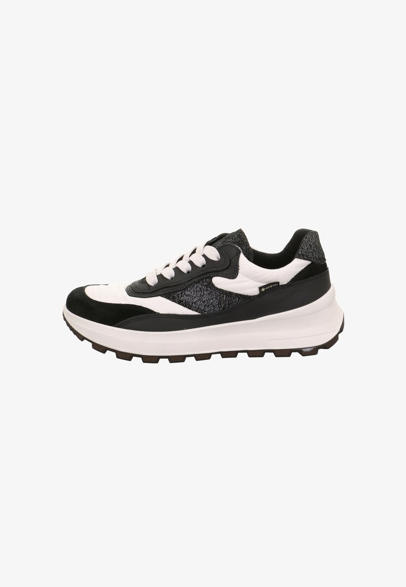 Schwarz-weißer Sneaker mit strukturiertem Obermaterial, Wildlederakzenten, gepolstertem Schaft, dicker Sohle und erhöhter Profiltiefe für besseren Halt.