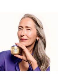 Shiseido VITAL PERFECTION CONCENTRATED SUPREME CREAM REFILL - Crema de día