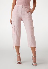 Guess Šortky - rosa cipria