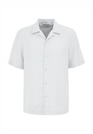 Košela s krátkymi rukávmi a gombíkmi v svetlosivej farbe, vyrobená z hladkej tkaniny, s klasickým golierom a rovného strihu, ktorá má vpredu päť gombíkov.