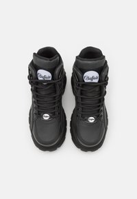 Buffalo Aukšto profilio sportbačiai - black