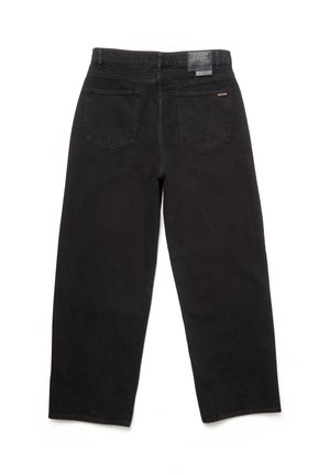 Jean noir à jambe droite avec deux poches arrière et une étiquette de marque en cuir sur la ceinture, étalé à plat sur un fond blanc.