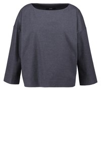 Maglione oversize grigio scuro con scollatura ampia, maniche a tre quarti e una texture liscia. Presenta un design cropped senza hardware visibile.