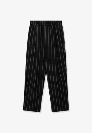 Czarne spodnie w białe pionowe paski, o szerokich nogawkach, z elastycznym pasem i bocznymi kieszeniami. Wykonane z gładkiej tkaniny.