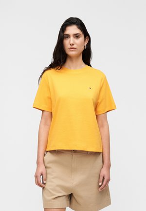 Tommy Hilfiger, BOXY INTERLOCK TEE - T-Shirt print - orange flash