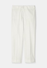 Pantalones blancos ajustados hechos de una tela ligera. Presenta un corte recto, pliegues frontales y sin bolsillos visibles. Textura suave.