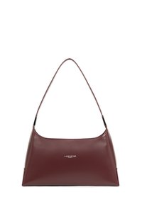 Sac à bandoulière en cuir bordeaux au design épuré et incurvé, avec une seule sangle. Présente un détail logo en argent sur le devant. Texture lisse.