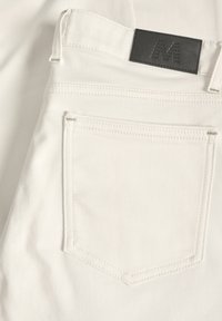 Matinique MAPETE - Slim fit jeans - broken white