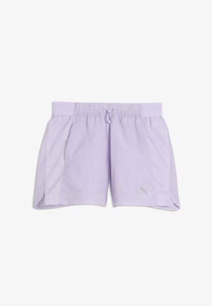 Lyse lilla sportsshorts med elastisk linning, snøre, side mesh paneler og et lille Puma-logo på venstre ben.