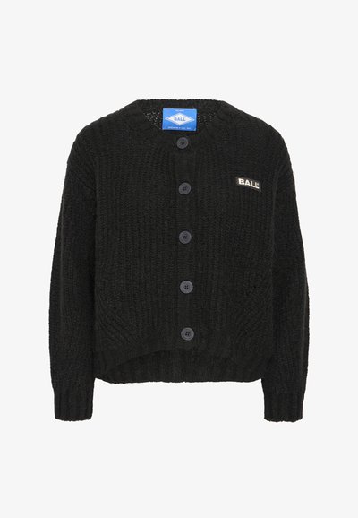 Cardigan negru tricotat cu guler rotund, închidere cu cinci nasturi și patch cu logo pe partea stângă a pieptului. Textură moale și detalii cu tiv ondulat.