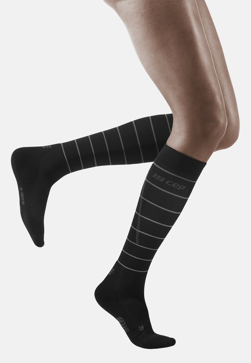 CEP REFLECTIVE COMPRESSION - Kniestrümpfe - black