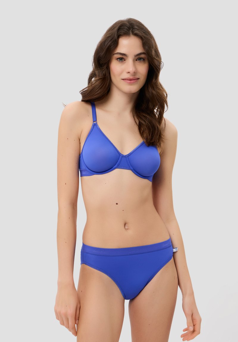 Blaues BH- und Bikini-Höschen-Set aus glattem Stoff mit verstellbaren Trägern, das über ein nahtloses Design und einen bequemen Bund verfügt.