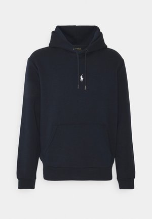 Marineblauwe hoodie met trekkoorden, kangoeroezak aan de voorkant en een klein wit Polo Ralph Lauren-logo in het midden van de borst.