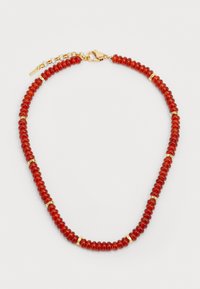 Collar de cuentas rojas con cuentas redondas y lisas, y espaciadores dorados. Presenta un cierre seguro y una cadena ajustable para variar la longitud.