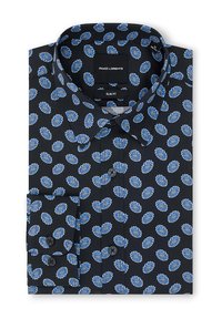 Slim fit koszula z czarnego materiału, z niebieskim kwiatowym wzorem, z kołnierzykiem zapinanym na guziki oraz regulowanym mankietem z dwoma guzikami.