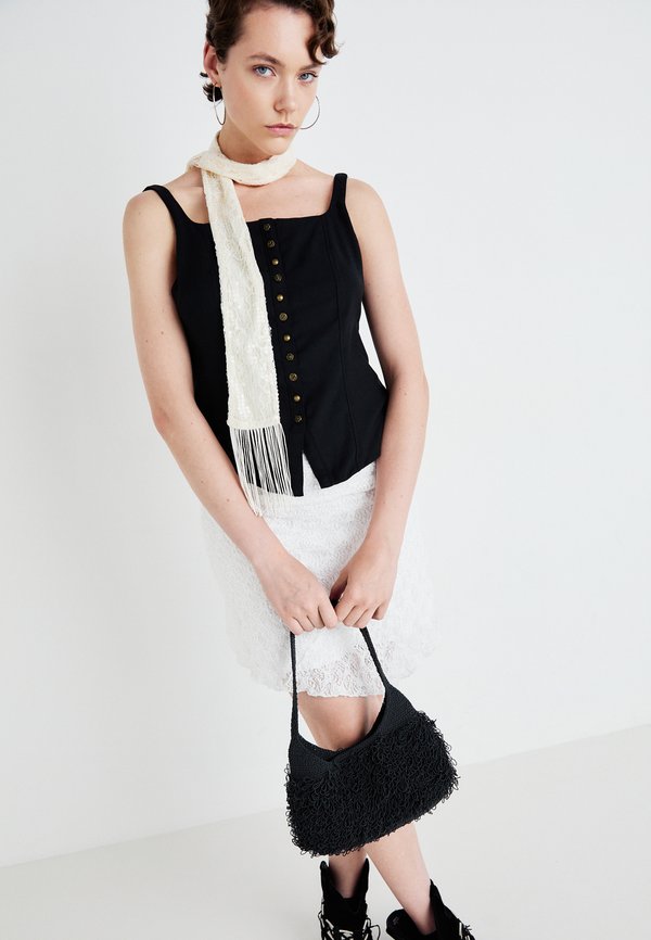 MOMENT IN TIME VEST - Top3