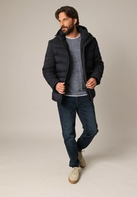 Niet geselecteerd, Navy