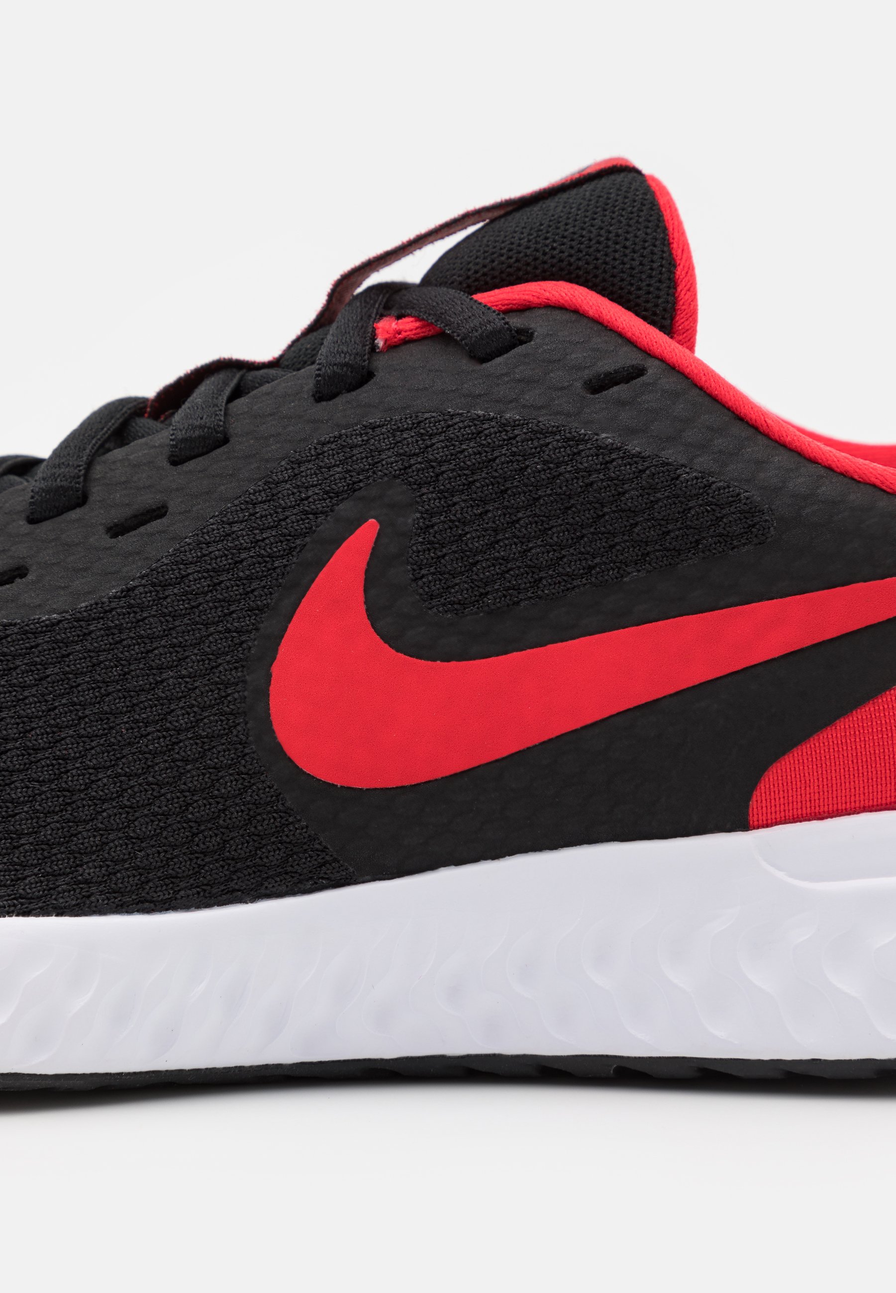 Nike Performance REVOLUTION 5 UNISEX - Hardloopschoenen neutraal -  black/university red/white/Zwart - Zalando.nl