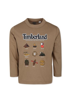 Bruine lange mouw t-shirt met een grafische print van buitenactiviteiten iconen en de tekst "Timberland" gecentreerd aan de bovenkant.