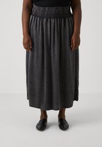 ONLY Carmakoma - CARBAHA LONG SMOCK SKIRT - Farkkuhame - black denim Pienoiskuva 1