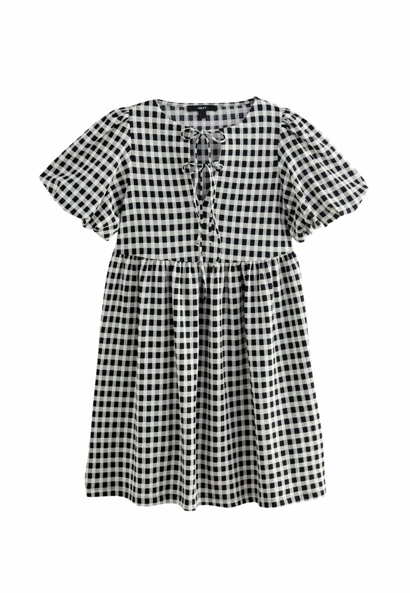Zwart-wit geruite jurk met korte mouwen, strikdetail bij de halslijn, geplooide taille en een ontspannen pasvorm.