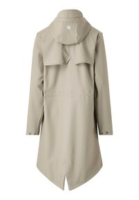 Beige waterdichte regenjas met een capuchon, kinbescherming en achterflap, voorzien van drukknoopsluiting aan de mouwen en een rechte onderkant. Gladde textuur.