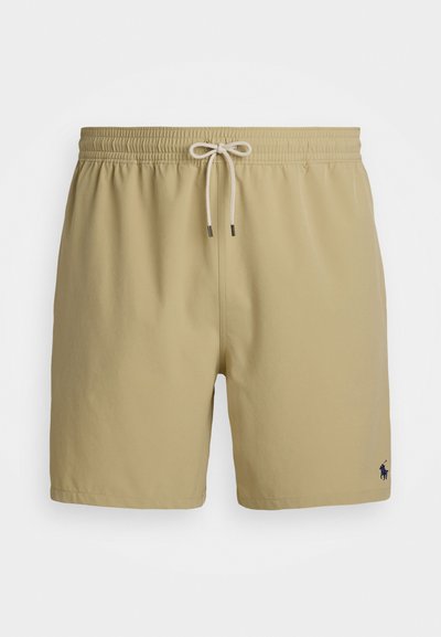 Calções de banho bege com cintura elástica, fecho de cordão e um pequeno logotipo azul-marinho no canto inferior esquerdo.