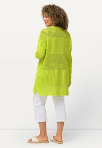 Ulla Popken V-AUSSCHNITT - Cardigan - neon green