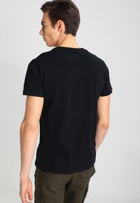 Superdry & Co LABEL VNTGE  - Camiseta estampada - black
