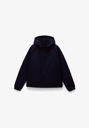 Marineblaue Kapuzenjacke mit einem Reißverschluss auf der Vorderseite, Seitentaschen und Mesh-Akzenten an den Schultern. Sie hat elastische Bündchen und einen lockeren Schnitt.