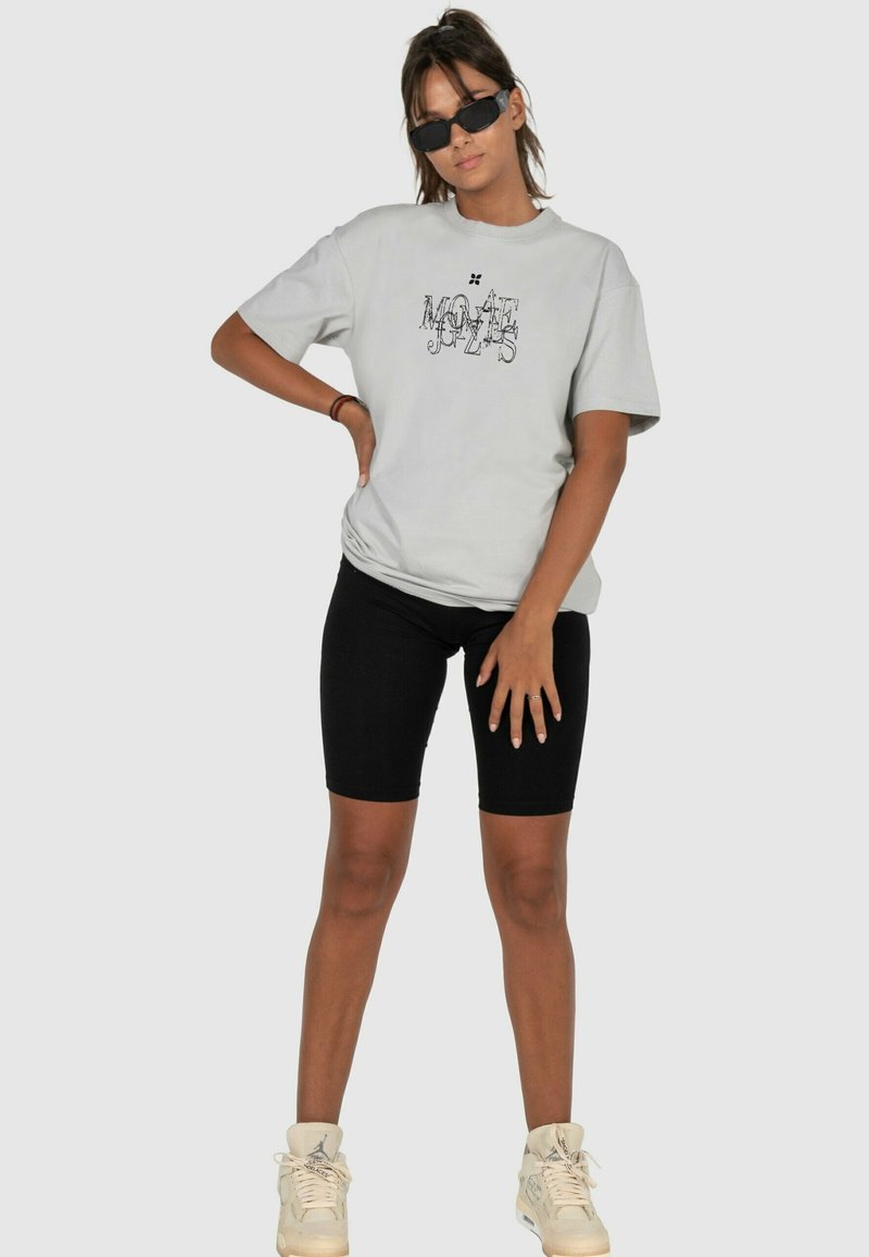 MJ Gonzales CLASSIC HEAVY OVERSIZED - T-shirt print - lightasphalt