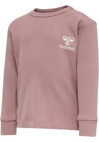 Långärmad ribbad skjorta i mjuk rosa. Har en rund halsringning och vit broderad logotyp. Tyget har en texturerad yta.