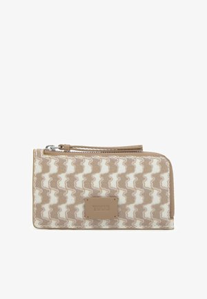 Portfel w brązowo-beżowy wzór z zamkiem błyskawicznym. Posiada gładki, skórzany akcent z wytłoczonym nazewnictwem marki. Prostokątny kształt, materiał tekstylny.