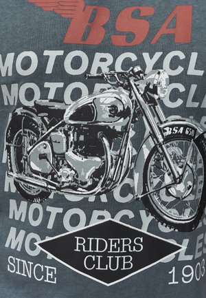 Grå T-shirt med et monochromt tryk af en vintage motorcykel, med "BSA 650" og "RIDERS CLUB" i fed skrift. Struktureret stof.