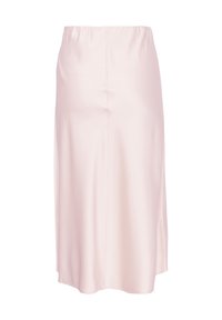 Jupe midi en satin rose clair avec une taille élastique et des fentes latérales. Texture lisse avec un design simple et épuré.