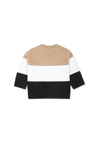 Le pull rayé présente un design en blocs de couleurs beige, blanc et noir. Fabriqué en tricot, il possède un col rond et des poignets côtelés.