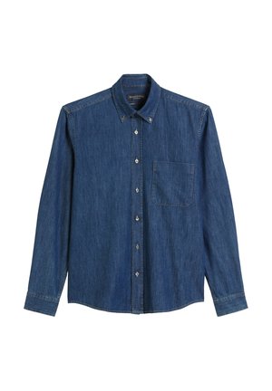 Denim shirt in donkerblauw met lange mouwen, knoopsluiting kraag, één borstas, en zilveren knoopdetails. Gladde textuur met een klassieke snit.
