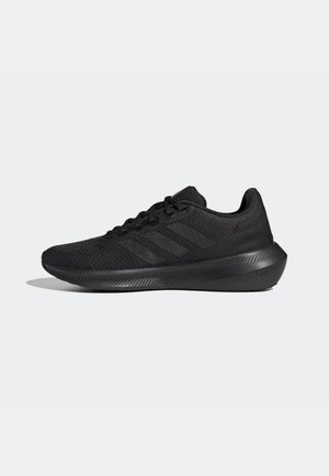 Chaussure de sport basse noire avec tige en mesh, trois rayures latérales, fermeture à lacets et semelle coussinée sur fond gris clair.