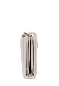 Portafoglio grigio chiaro con finitura texturizzata, design compatto, diverse tasche, finiture in oro e chiusura laterale con cerniera.