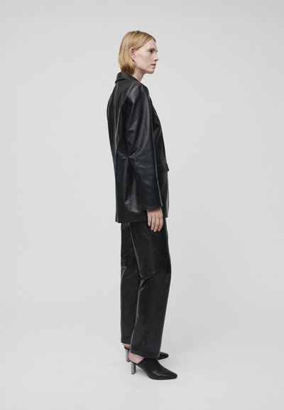 IVY OAK LOUISE - Halflange jas - black