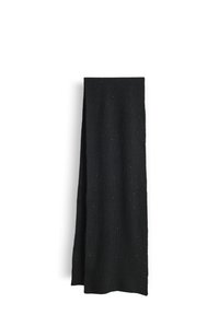 Sciarpa nera lavorata a maglia con una texture a coste, caratterizzata da sottili accenti scintillanti in tutto il suo sviluppo. Di forma lunga e rettangolare, realizzata in tessuto leggero.