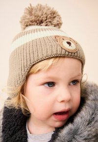 Next Bonnet - neutral stripe