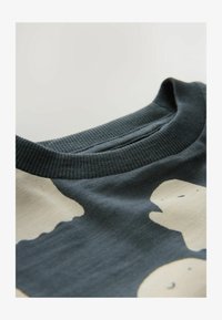 No seleccionado, grey white ghost all over print