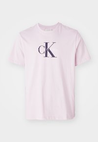 - T-shirt z nadrukiem