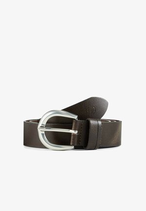 Hnedý kožený opasok so striebornou kovovou prackou. Dizajn má hladkú textúru a klasický tvar, s jedným popruhom a bez vzorov.